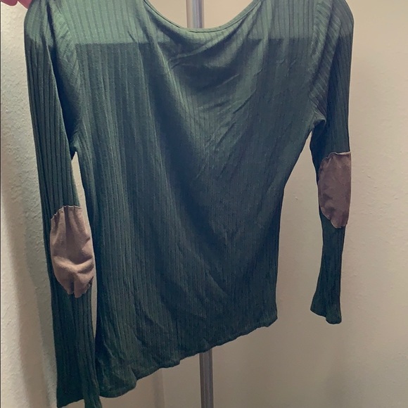 Women’s blouse - Picture 2 of 3